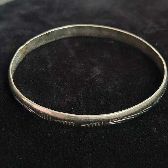 Vintage Handmade Marked Sterling Silver Mexico Hand Carved Bangle 2.65" 14 grams - Picture 3 of 7